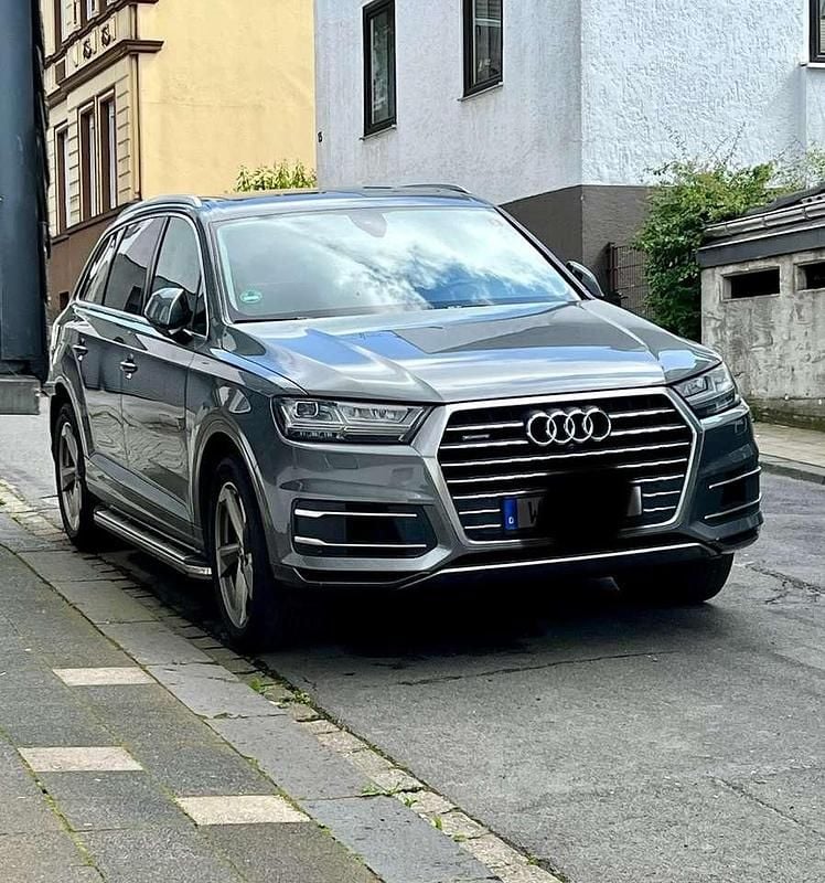 Grau Gebraucht 2016 Audi Q7 SUV | 30.500 € (Guter Preis) - Bild 1/4