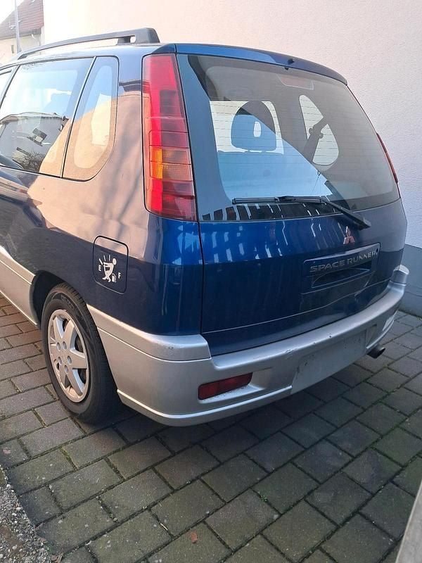 Gebraucht Mitsubishi Space Runner 136 PS (100 kW) 1999 Blau Van / Kleinbus