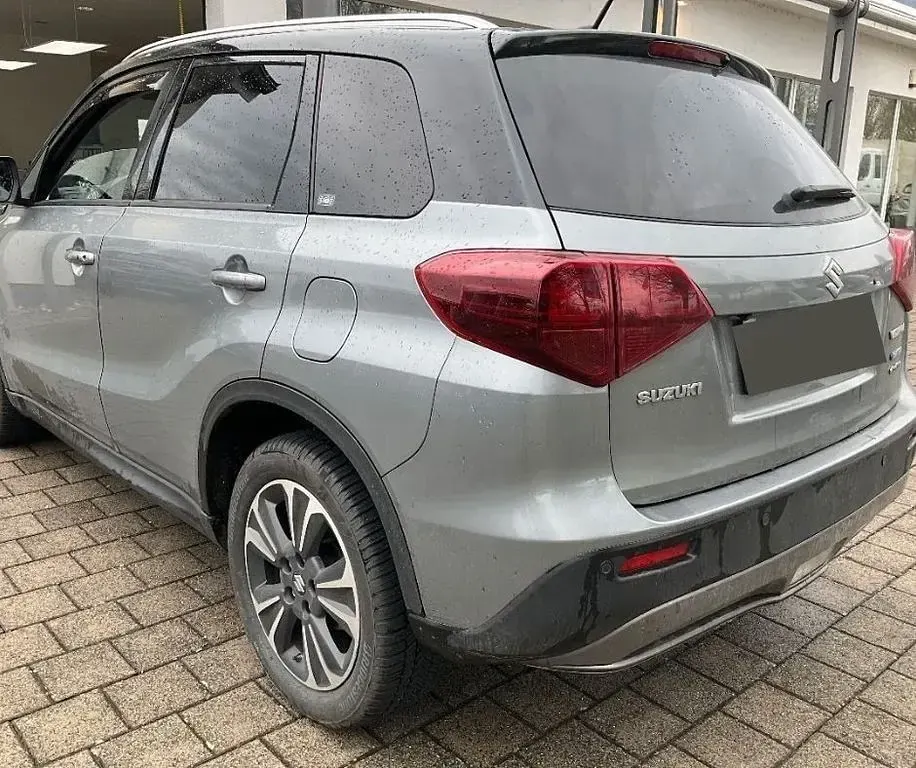 Gebraucht Suzuki Vitara Comfort 129 PS (94 kW) 2022 Grau SUV