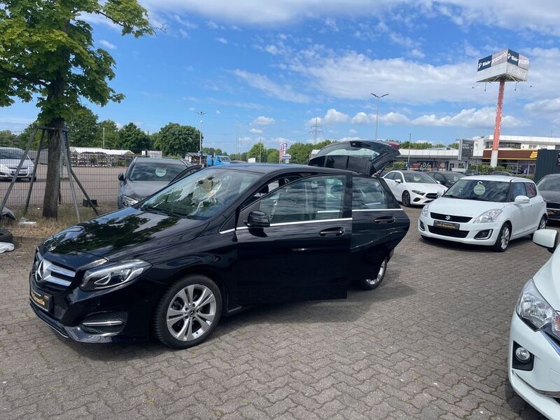 Schwarz Gebraucht 2018 Mercedes B200 Edition 1 Van / Kleinbus | 17.999 € (Fairer Preis) - Bild 1/4