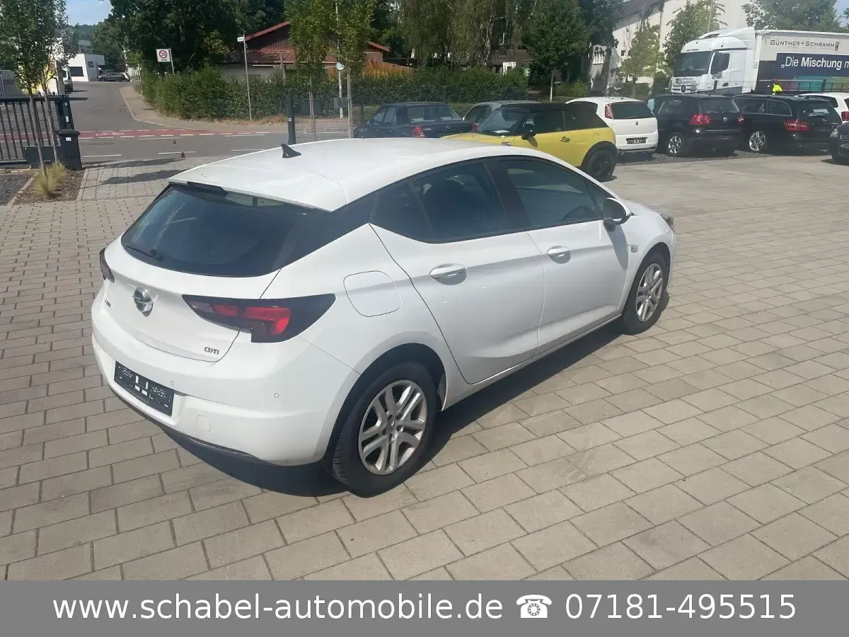 Gebraucht Opel Astra Edition 110 PS (80 kW) 2015 Weiß Limousine