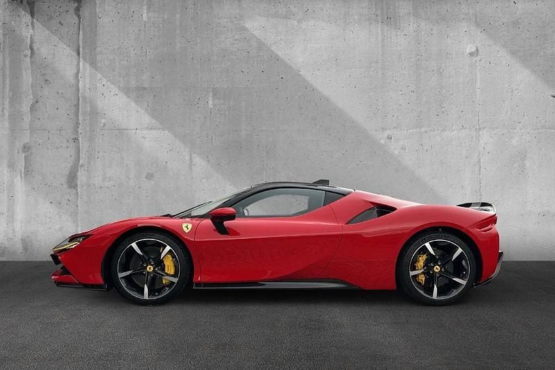 Gebraucht Ferrari SF90 1001 PS (736 kW) 2022 Rot Coupé