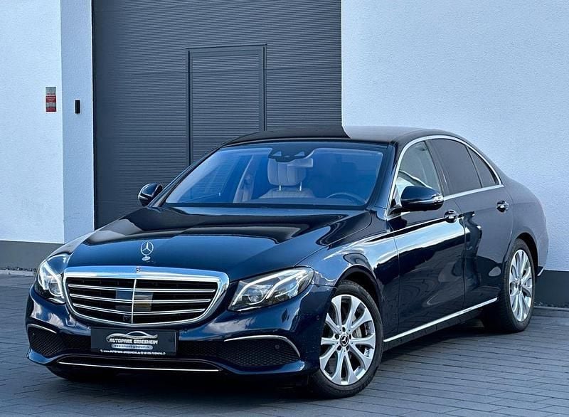 Blau Gebraucht 2017 Mercedes E400 Exclusive Limousine | 29.900 € (Fairer Preis) - Bild 1/4