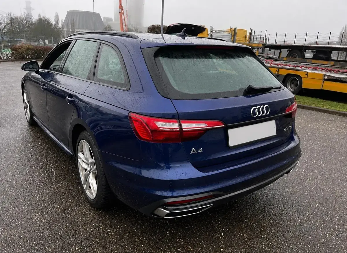 Gebraucht Audi A4 Advanced 190 PS (139 kW) 2021 Blau Kombi