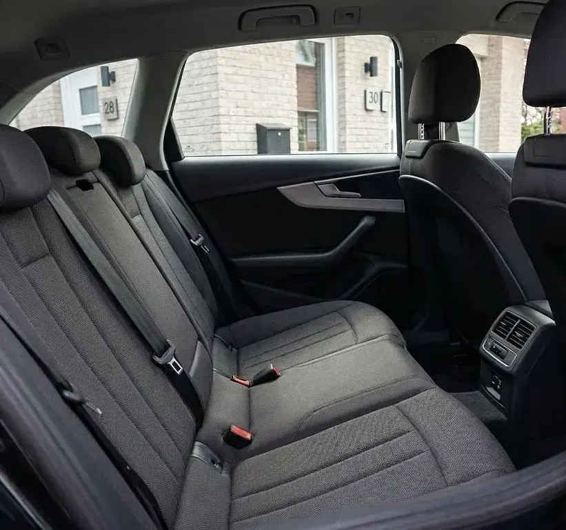 Gebraucht Audi A4 Sport 150 PS (110 kW) 2017 Schwarz Kombi