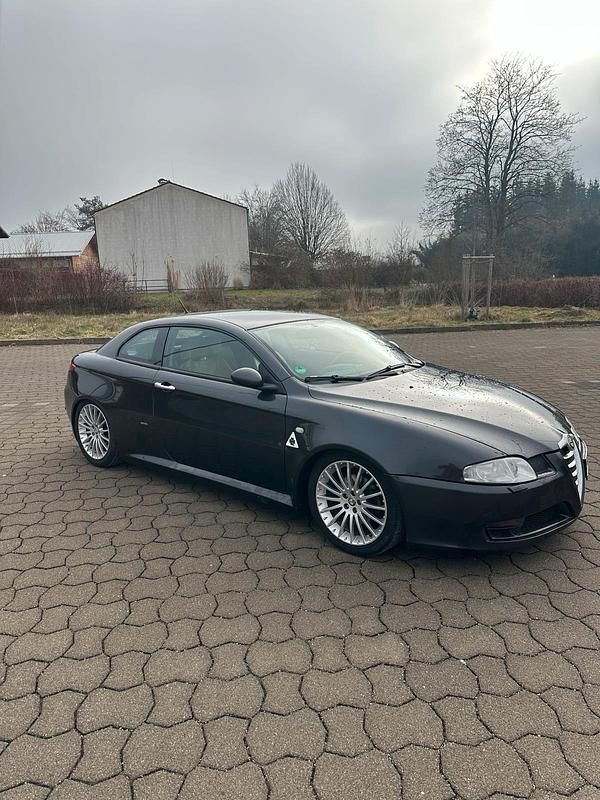 Grau Gebraucht 2006 Alfa Romeo GT Distinctive Coupé | 2.350 € - Bild 1/4