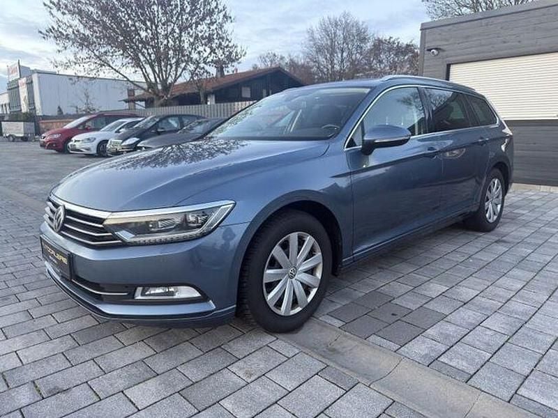 Blau Gebraucht 2015 VW Passat Comfortline Kombi | 10.999 € (Guter Preis) - Bild 1/4