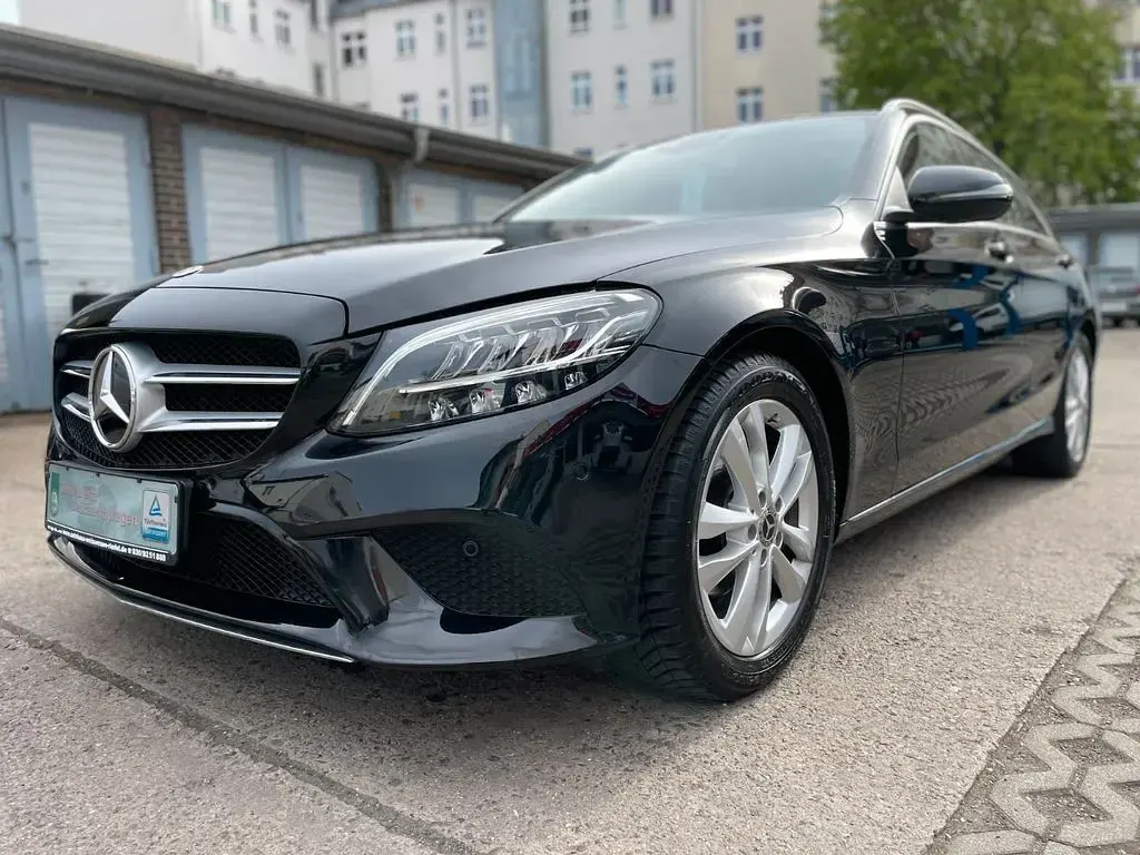 Gebraucht Mercedes C180 Avantgarde 156 PS (114 kW) 2019 Schwarz Kombi