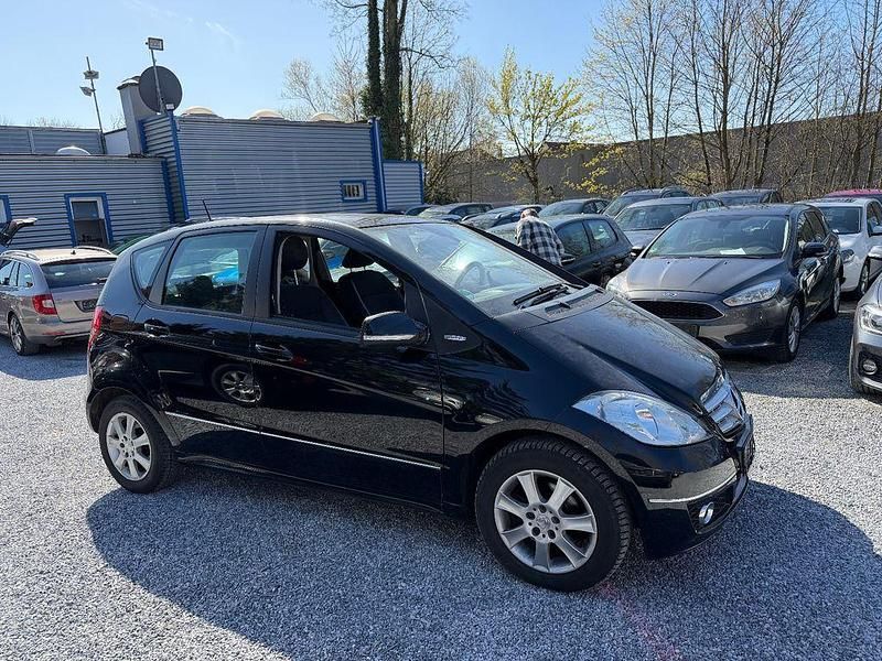 Gebraucht Mercedes A180 109 PS (80 kW) 2011 Schwarz Limousine