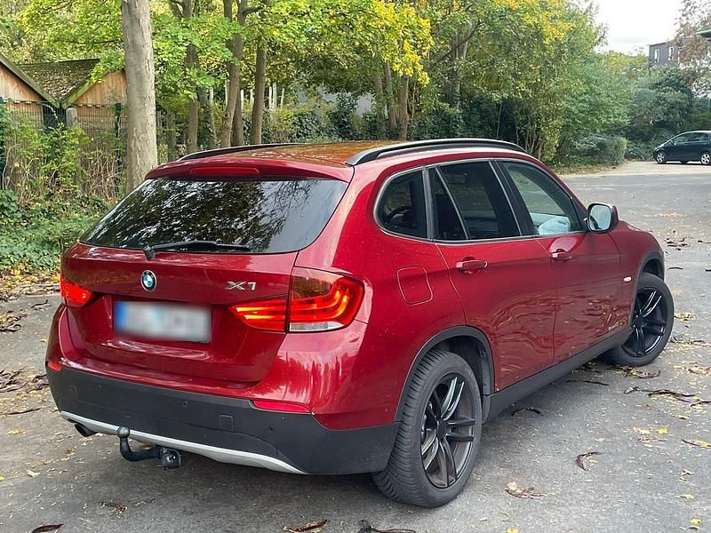 Rot Gebraucht 2010 BMW X1 SUV | 4.600 € (Superpreis) - Bild 1/4