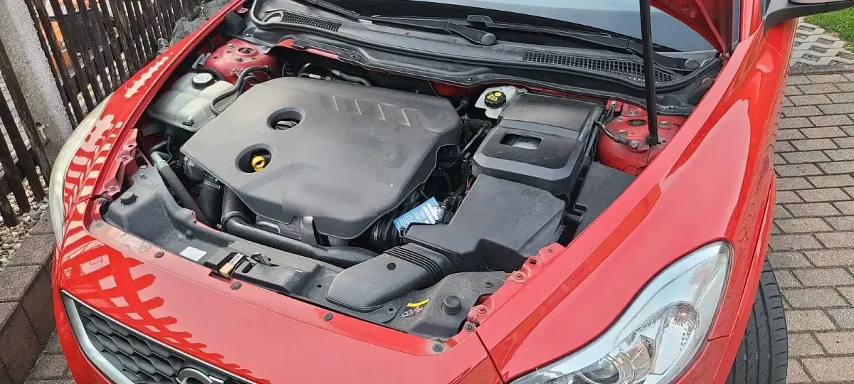 Gebraucht Volvo C30 R-Design 114 PS (83 kW) 2010 Rot Kleinwagen