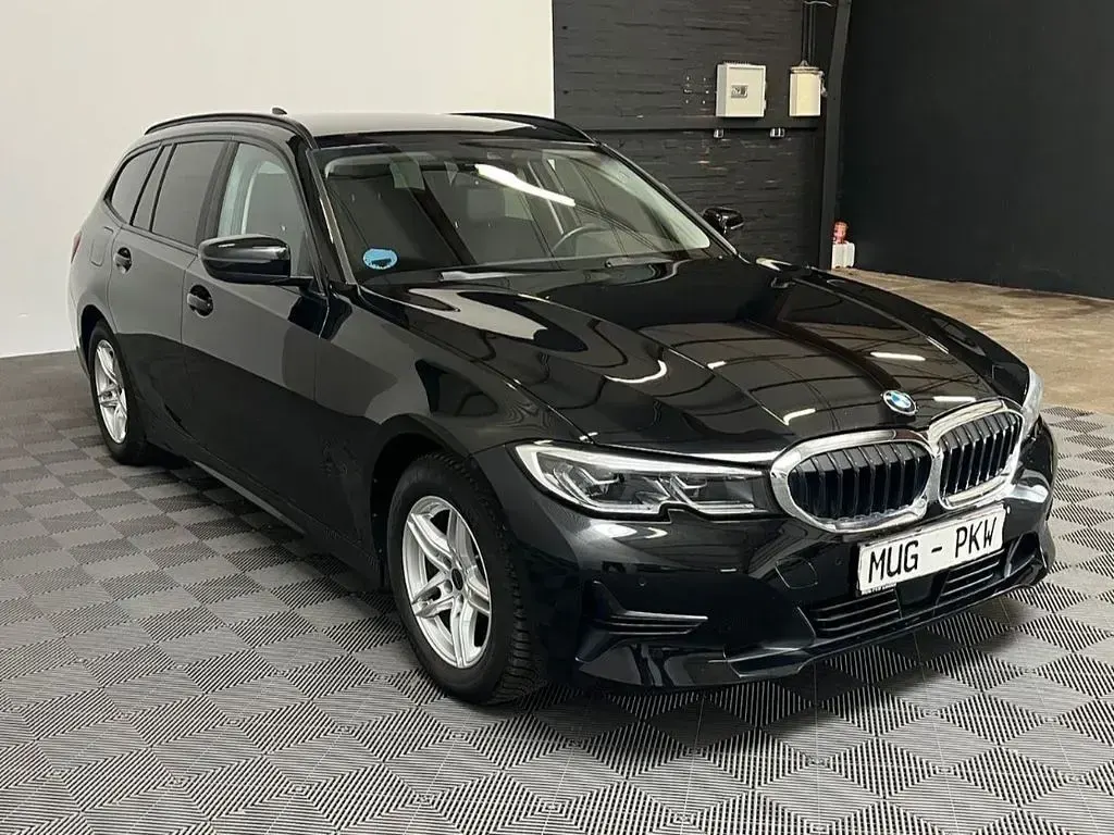 Gebraucht BMW 320 Advantage 190 PS (139 kW) 2022 Schwarz Kombi