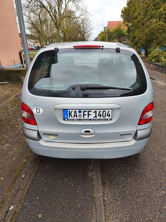 Gebraucht Renault Mégane Expression 107 PS (78 kW) 2001 Silber Limousine