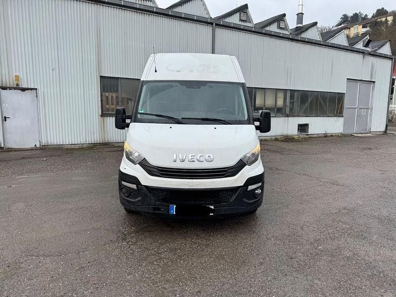 Gebraucht Iveco Daily 136 PS (100 kW) 2018 Weiß Van / Kleinbus