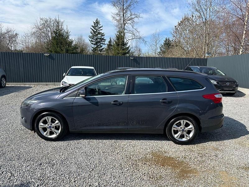 Gebraucht Ford Focus 101 PS (74 kW) 2015 Grau Kombi