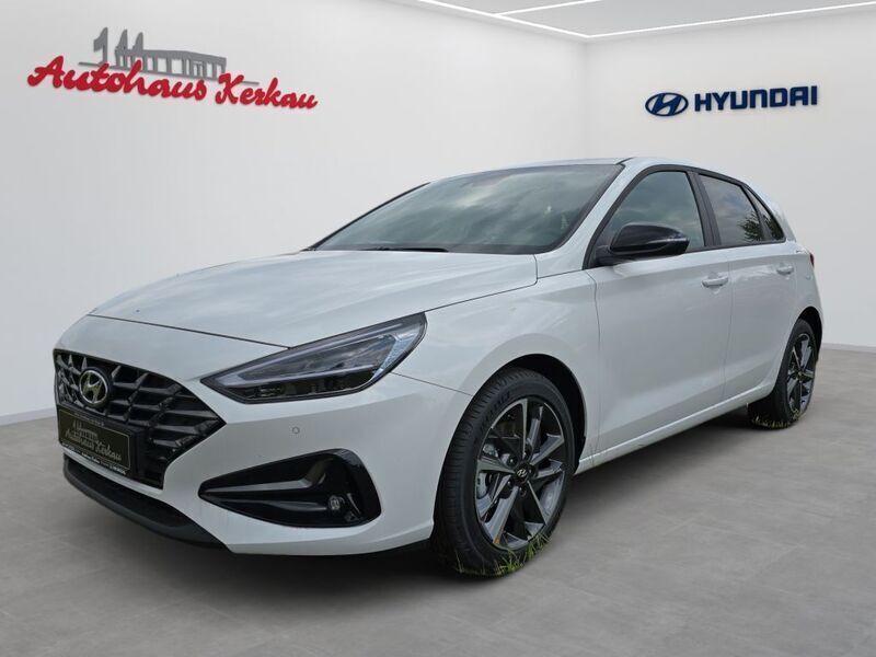 Serenity white Gebraucht 2024 Hyundai i30 GO! Limousine | 22.650 € (Fairer Preis) - Bild 1/4