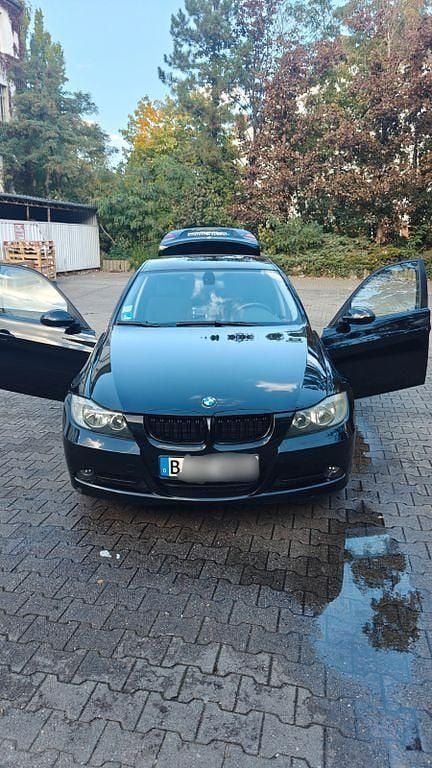 Gebraucht BMW 318 143 PS (105 kW) 2008 Schwarz Limousine