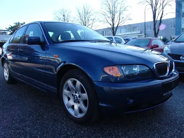 Gebraucht BMW 325 192 PS (141 kW) 2002 Topasblau metallic Limousine