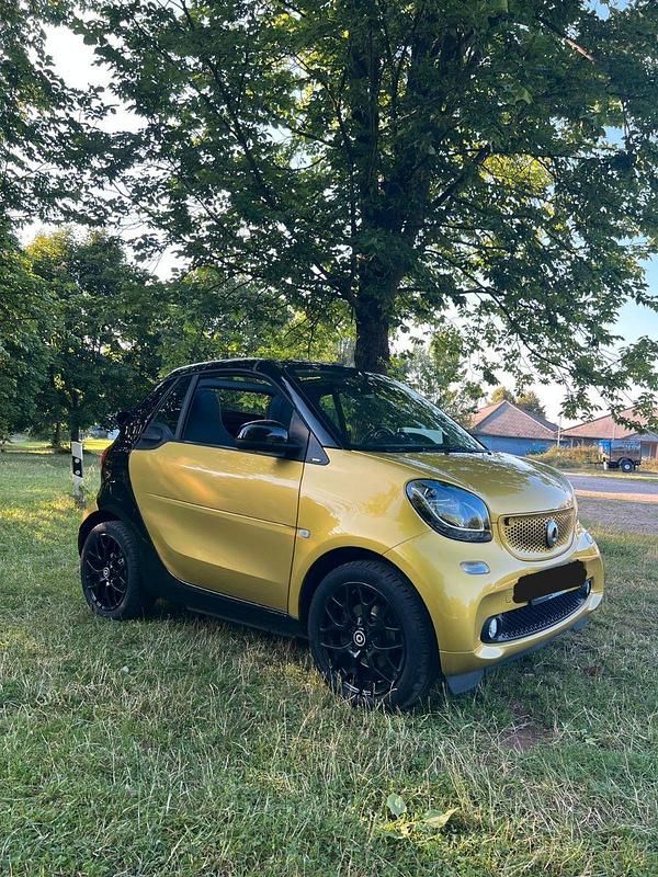 Gelb Gebraucht 2019 Smart ForTwo Coupé Cabrio | 19.500 € (Teuer) - Bild 1/4