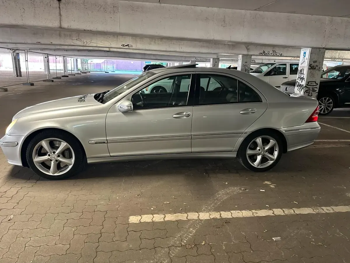 Gebraucht Mercedes C320 224 PS (164 kW) 2006 Silber Limousine