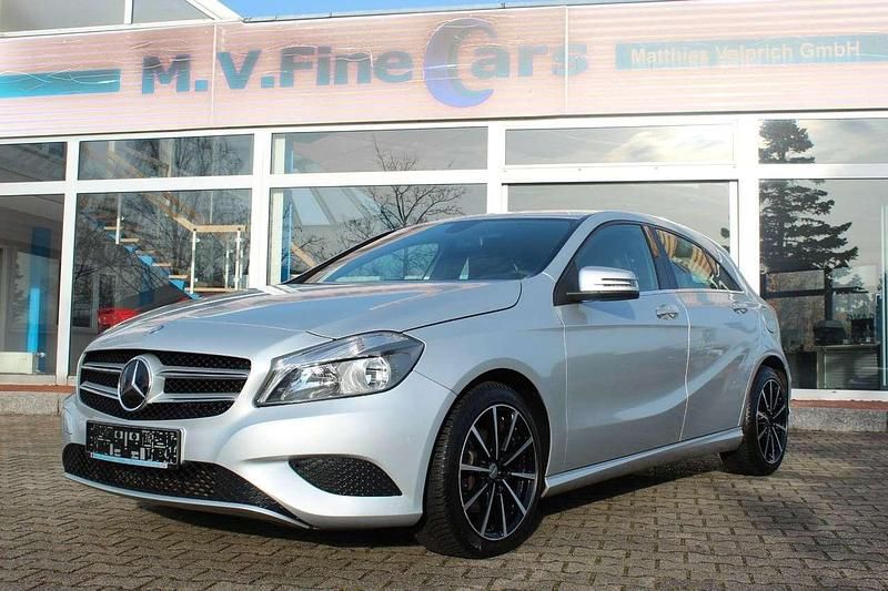 Gebraucht Mercedes A180 122 PS (89 kW) 2012 Silber Kleinwagen