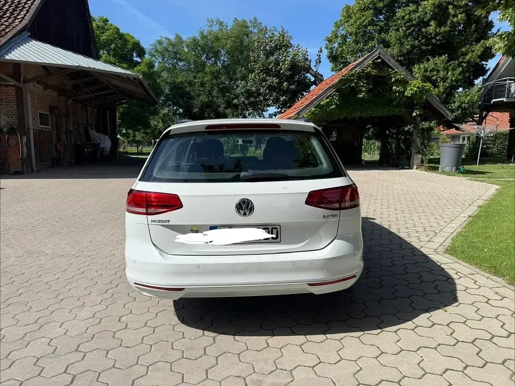 Gebraucht VW Passat Trendline 150 PS (110 kW) 2017 Weiß Kombi