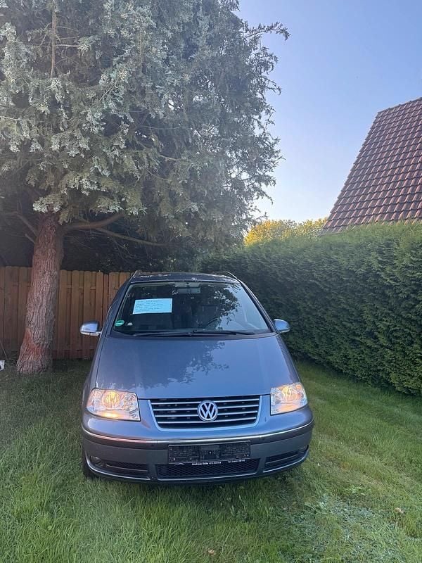 Grau Gebraucht 2009 VW Sharan Van / Kleinbus | 4.000 € (Fairer Preis) - Bild 1/4