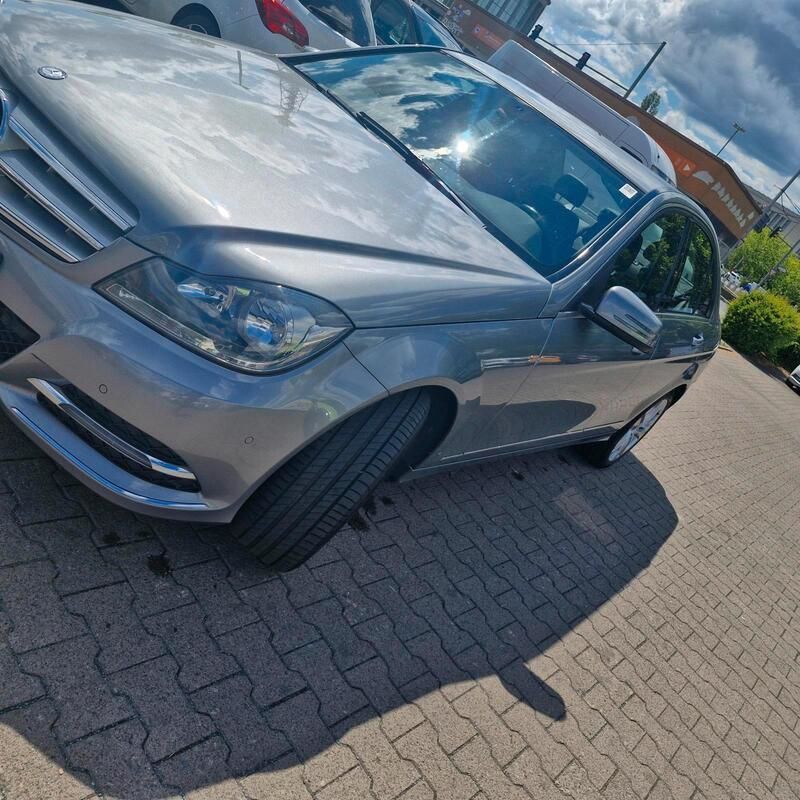 Blau Gebraucht 2014 Mercedes C180 Limousine | 11.900 € (Superpreis) - Bild 1/4