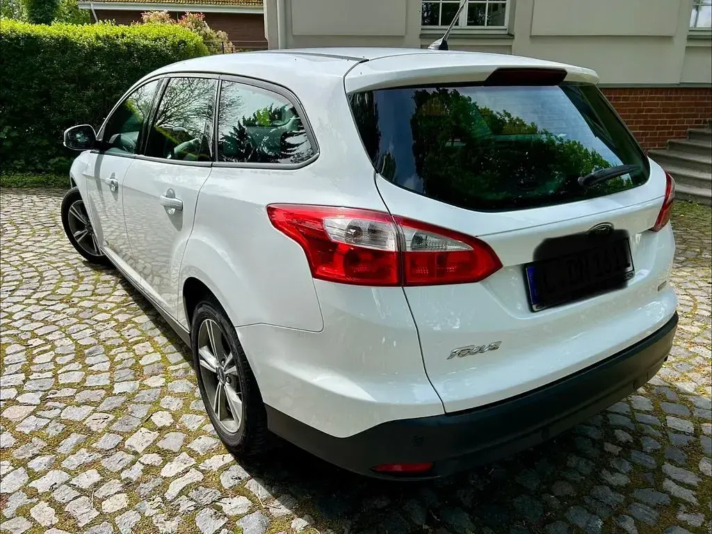 Gebraucht Ford Focus 101 PS (74 kW) 2014 Weiß Kombi