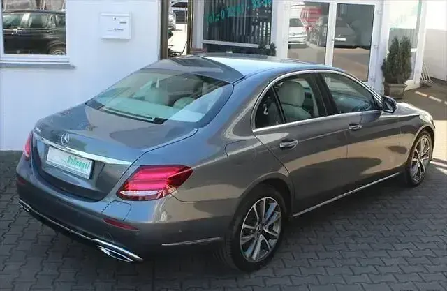 Gebraucht Mercedes E300 Exclusive 194 PS (142 kW) 2019 Grau Limousine