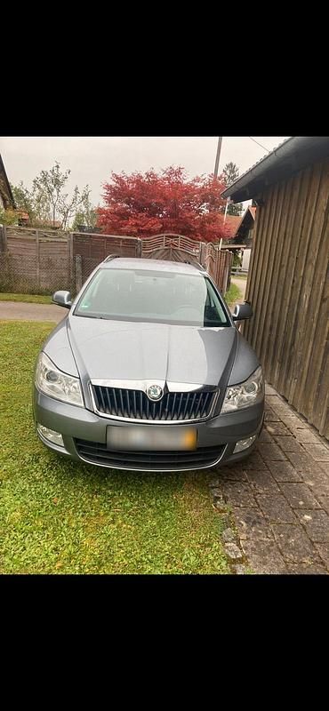 Gebraucht Skoda Octavia Active 105 PS (77 kW) 2012 Grau Kombi