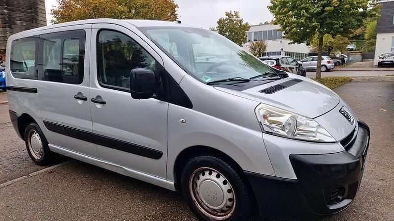 Gebraucht Peugeot TePee 90 PS (66 kW) 2011 Silber Van / Kleinbus