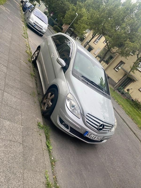 Silber Gebraucht 2007 Mercedes B200 Van / Kleinbus | 5.500 € (Fairer Preis) - Bild 1/4