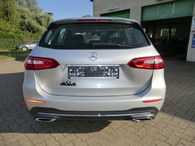 Gebraucht Mercedes B180 136 PS (100 kW) 2020 Grau Van / Kleinbus