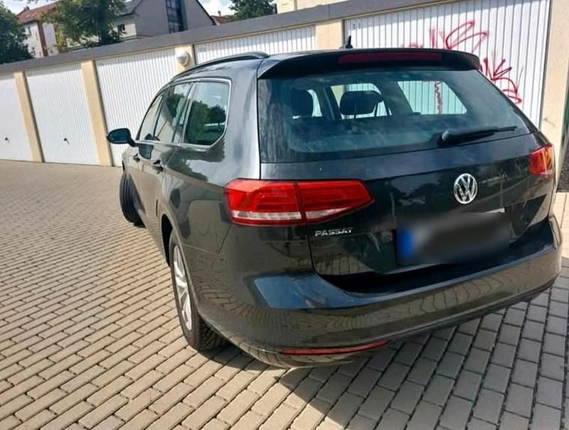 Gebraucht VW Passat 120 PS (88 kW) 2018 Grau Kombi