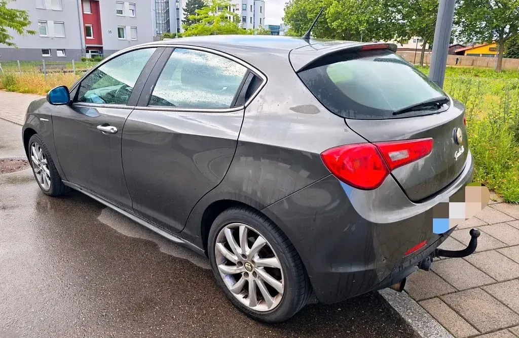 Gebraucht Alfa Romeo Giulietta Turismo 140 PS (102 kW) 2012 Grau Kleinwagen
