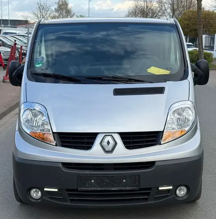 Gebraucht Renault Trafic 145 PS (106 kW) 2006 Silber Van / Kleinbus