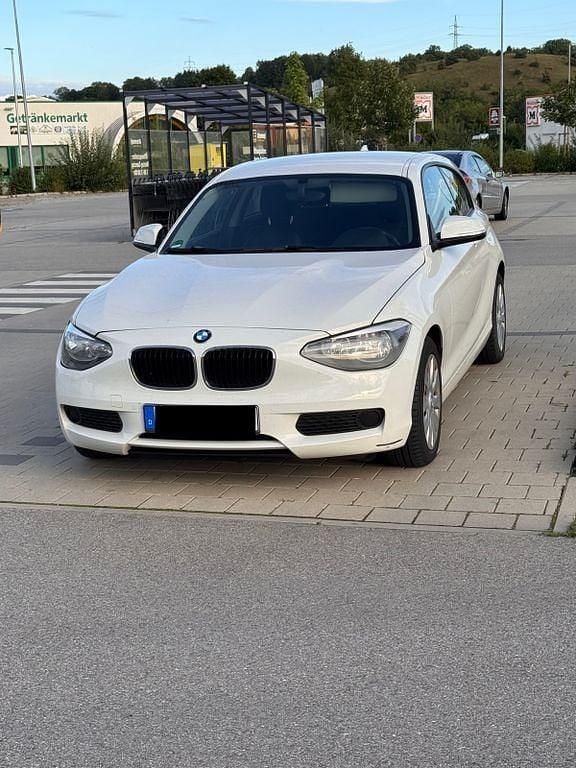 Weiß Gebraucht 2014 BMW 114 Kleinwagen | 6.800 € (Guter Preis) - Bild 1/4