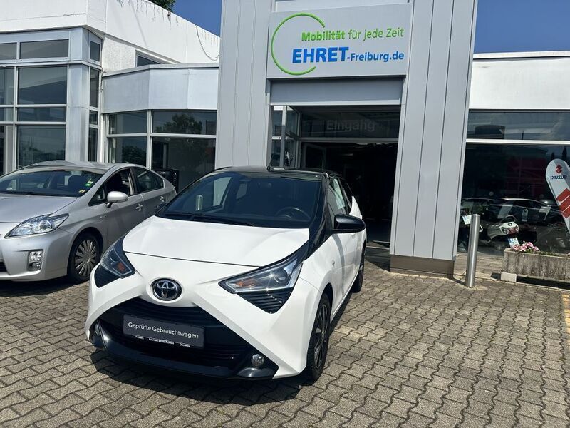 Weiß Gebraucht 2022 Toyota Aygo Kleinwagen | 12.995 € (Fairer Preis) - Bild 1/3