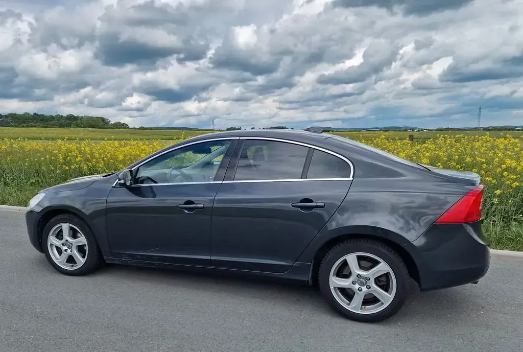 Gebraucht Volvo S60 Summum 163 PS (119 kW) 2011 Schwarz Limousine