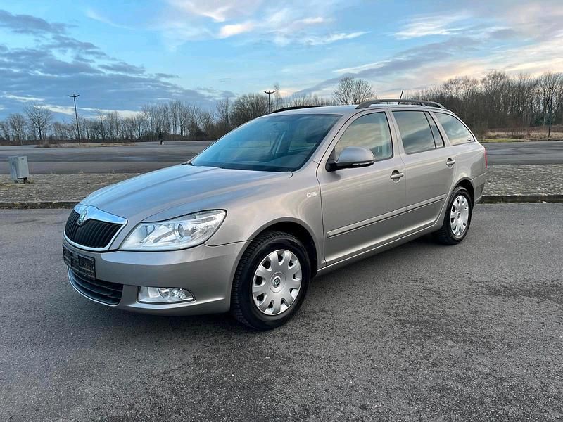 Gebraucht Skoda Octavia 105 PS (77 kW) 2011 Braun Kombi
