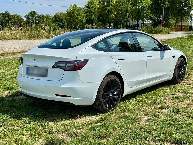 Gebraucht Tesla Model 3 Standard Range Plus 239 kW (325 PS) 2021 Weiß Limousine