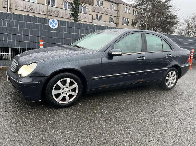 Gebraucht Mercedes C200 Elegance 163 PS (119 kW) 2001 Smaragdschwarz  metalliclack Limousine