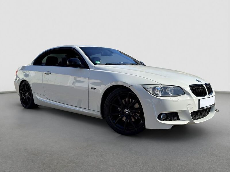 Weiß Gebraucht 2011 BMW 320 Cabriolet M Sport Cabrio | 21.489 € (Teuer) - Bild 1/4