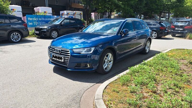 Blau Gebraucht 2018 Audi A4 Design Kombi | 22.500 € (Fairer Preis) - Bild 1/4