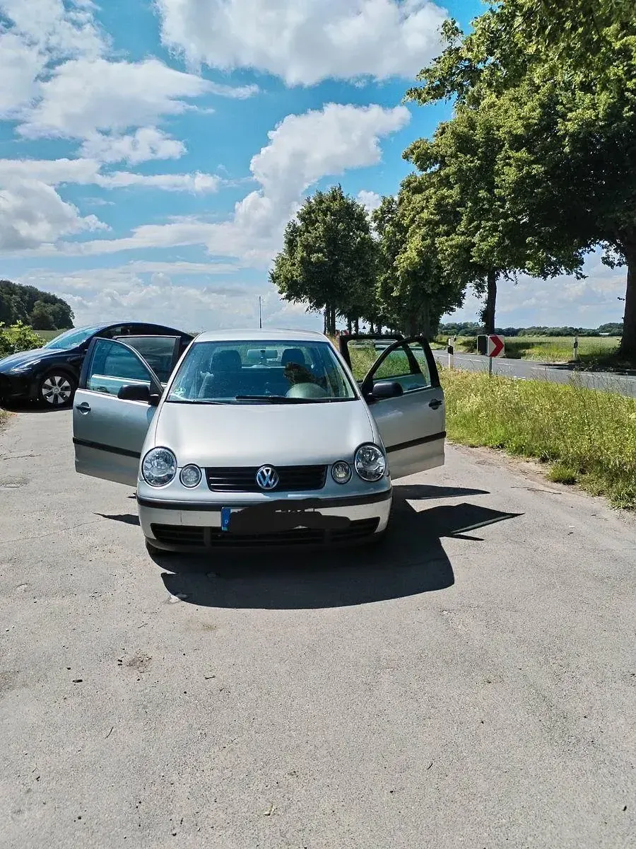 Gebraucht VW Polo Basis 55 PS (40 kW) 2003 Silber Limousine
