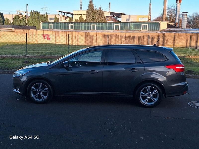 Gebraucht Ford Focus Business Edition 125 PS (91 kW) 2017 Grau Kombi