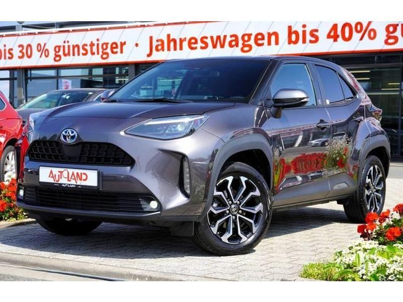 Weiß Gebraucht 2024 Toyota Yaris Hybrid SUV | 25.950 € (Superpreis) - Bild 1/4