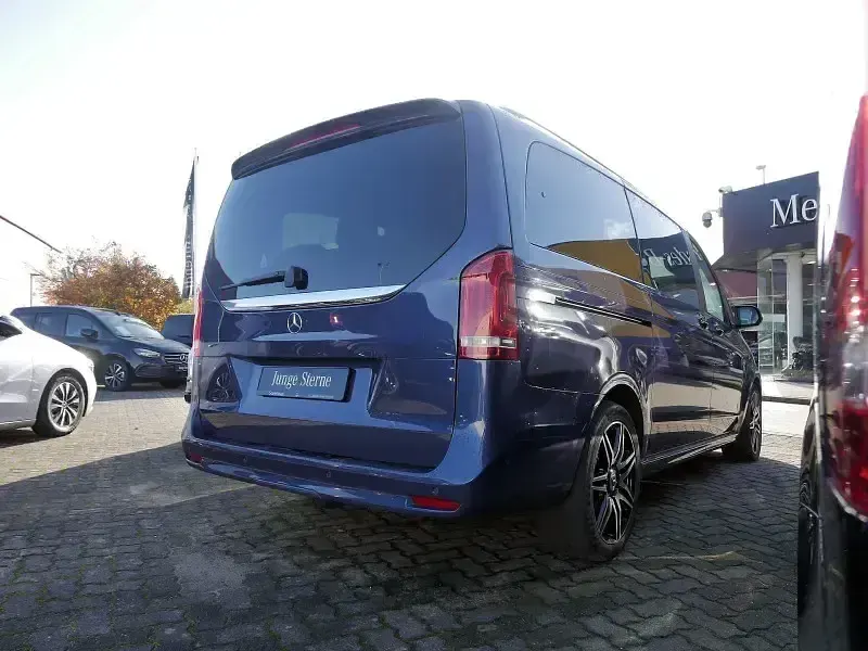 Gebraucht Mercedes V220 AMG 163 PS (119 kW) 2024 Blau Van / Kleinbus