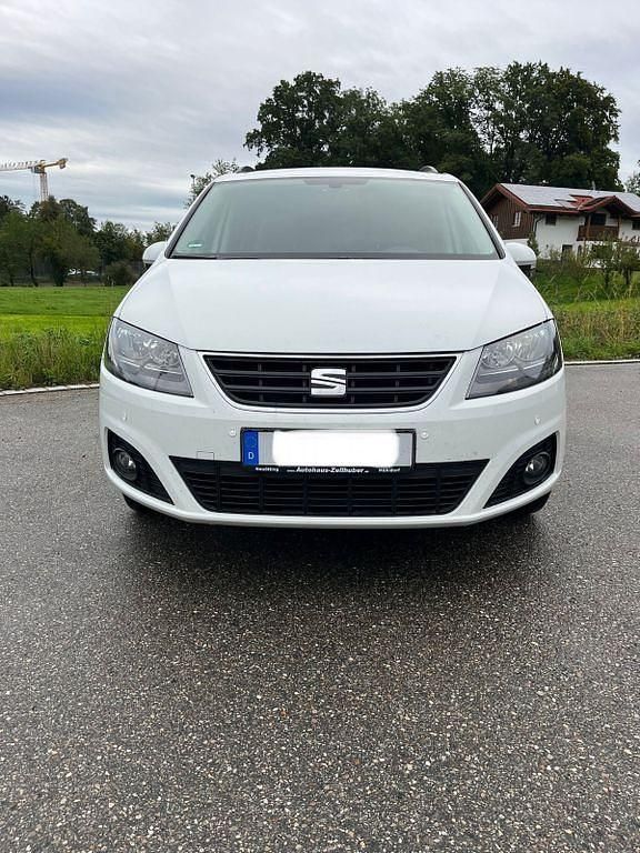 Weiß Gebraucht 2018 Seat Alhambra Style Van / Kleinbus | 21.599 € (Guter Preis) - Bild 1/4